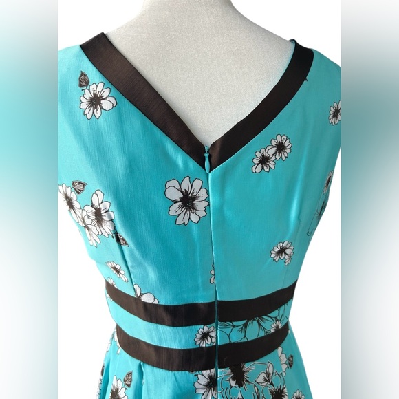 Dressbarn Floral V-Neck Midi Dress in Turquoise and Black - Picture 5 of 10